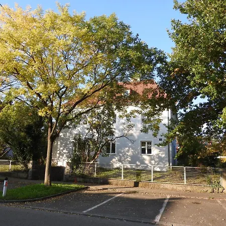 Family Wohnen Mit Garten Am Fusse Des Poestlingbergs Lage Villenviertel リンツ