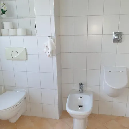 Family Wohnen Mit Garten Am Fusse Des Poestlingbergs Lage Villenviertel لينتز